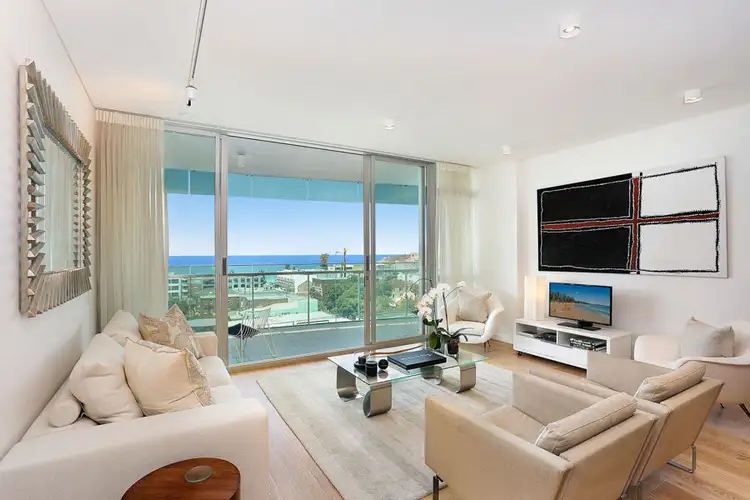 606/61 Hall St