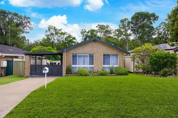 7 Ironside Avenue, St Helens Park NSW 2560