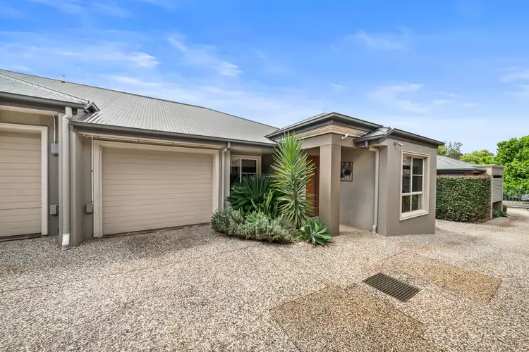 2/223 Mackenzie Street, Centenary Heights QLD 4350
