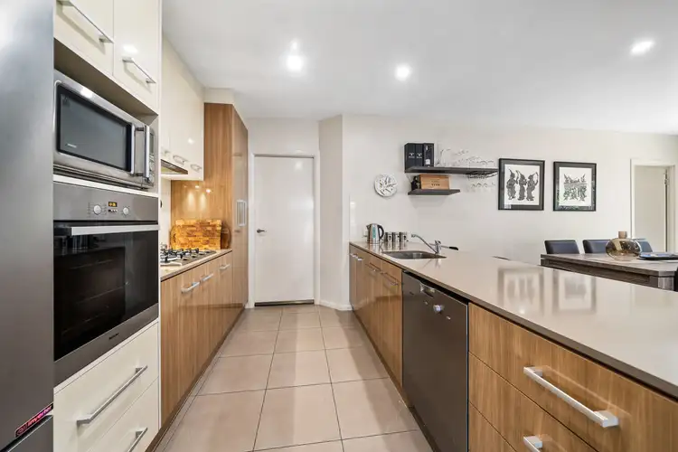 Fifth view of Homely unit listing, 2/223 Mackenzie Street, Centenary Heights QLD 4350