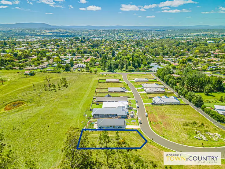 22 Melba Place, Armidale NSW 2350
