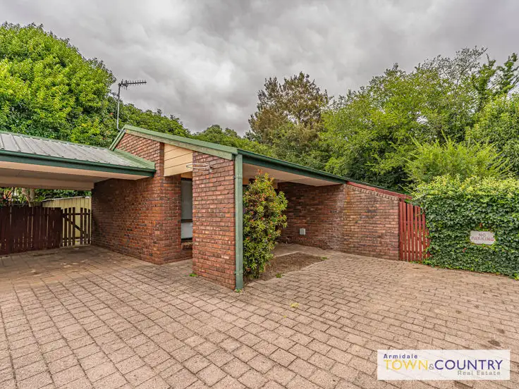 Main view of Homely villa listing, 2/23 The Avenue, Armidale NSW 2350