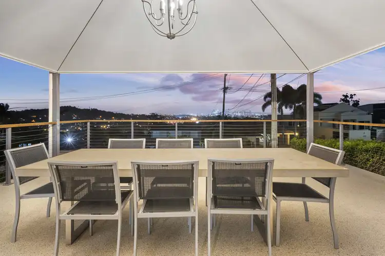 7 Kneale st, Holland Park West QLD 4121
