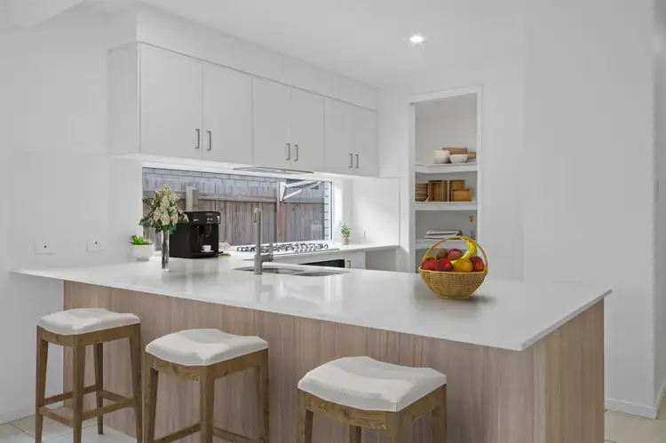 18 Bloomfield Esplanade, South Maclean QLD 4280