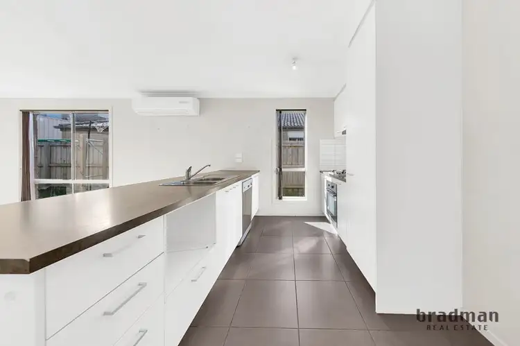 10 Narrowleaf Street