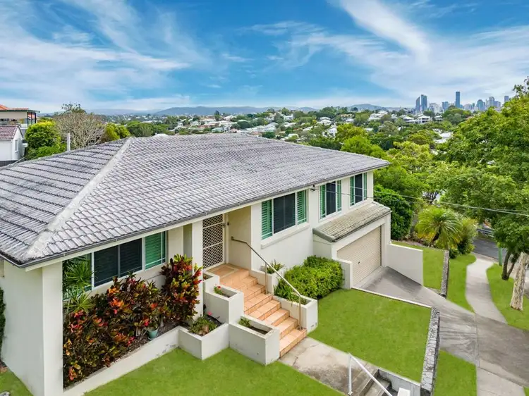 1 Wilbur St, Holland Park QLD 4121