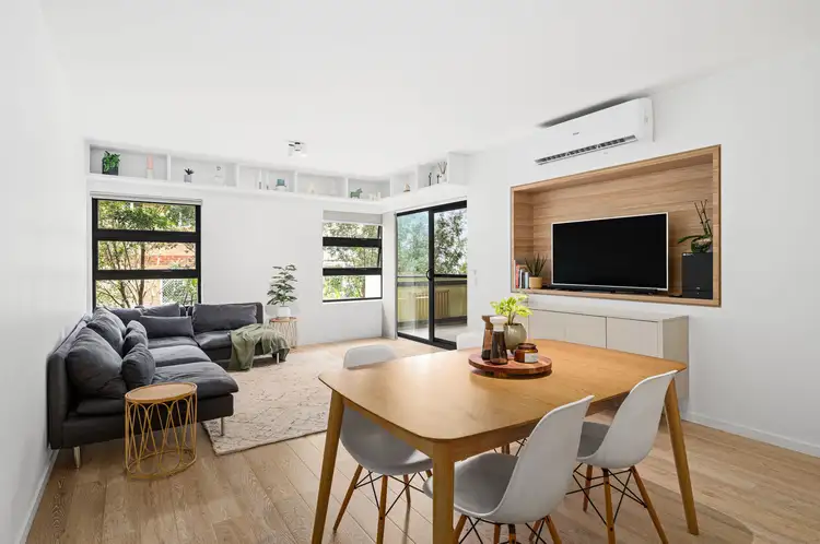 Main view of Homely apartment listing, 2/19 Eversley Terrace, Yeronga QLD 4104
