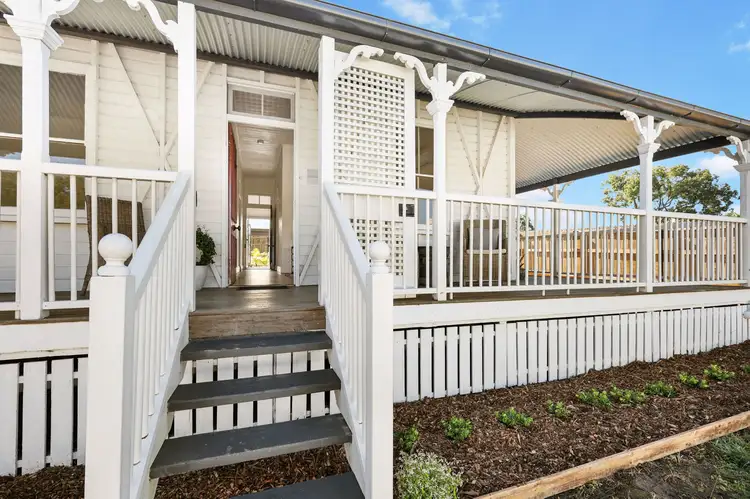 10 Bowen Street, Helidon QLD 4344