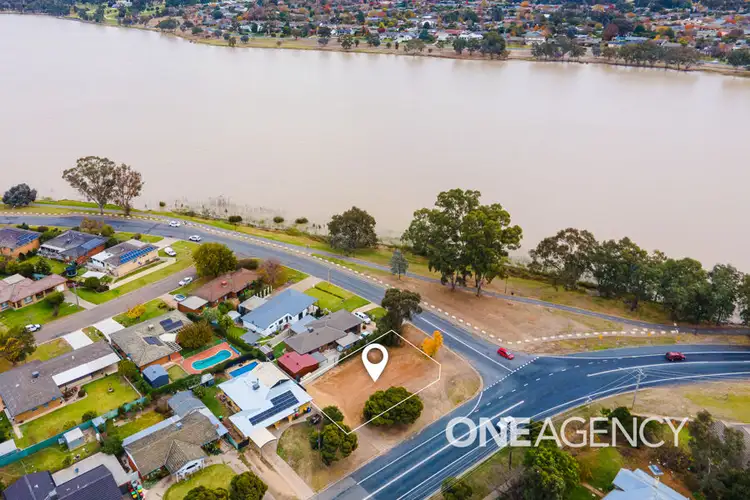 1 EASTLAKE DRIVE, Lake Albert NSW 2650