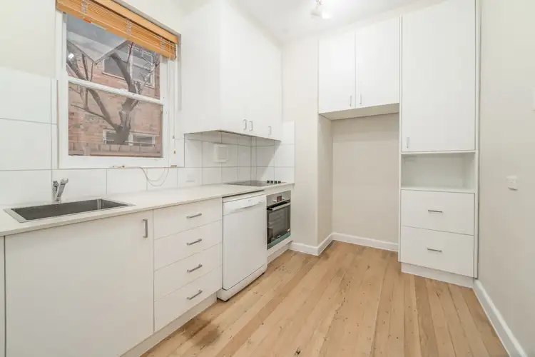 1/14 Canberra Road, Toorak VIC 3142