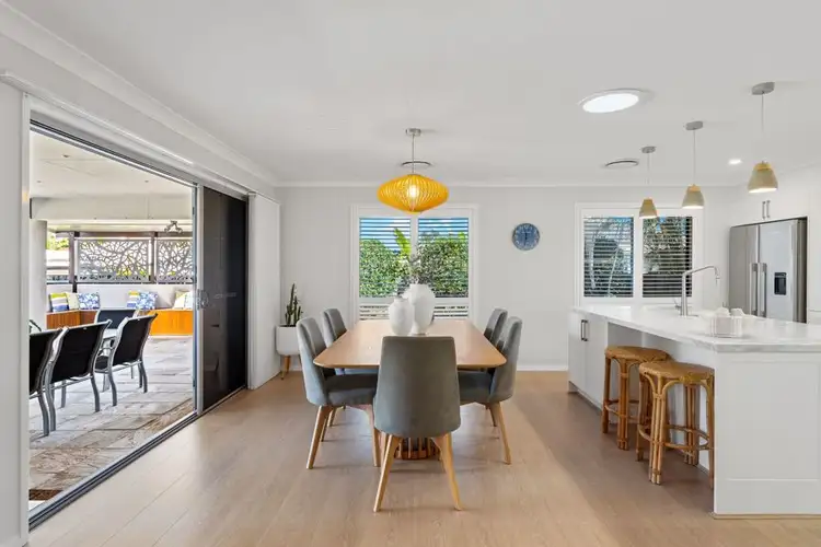 15 Wills st, Coorparoo QLD 4151