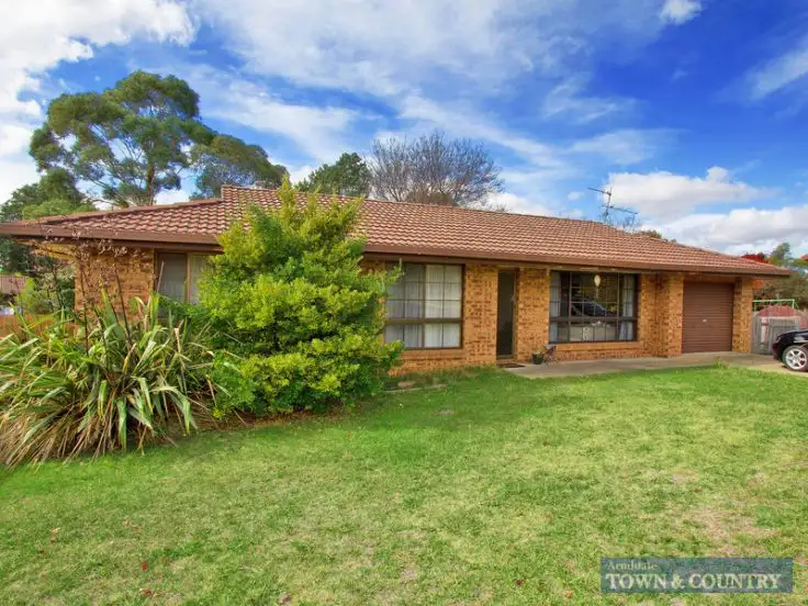 2 Doris Place, Armidale NSW 2350