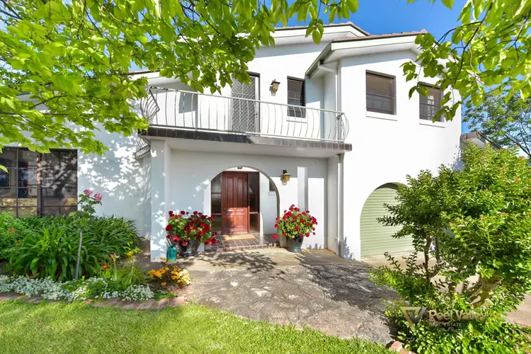 12 Woodburn Way East, Tamworth NSW 2340