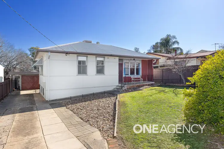 10 SPOONER AVENUE, Mount Austin NSW 2650