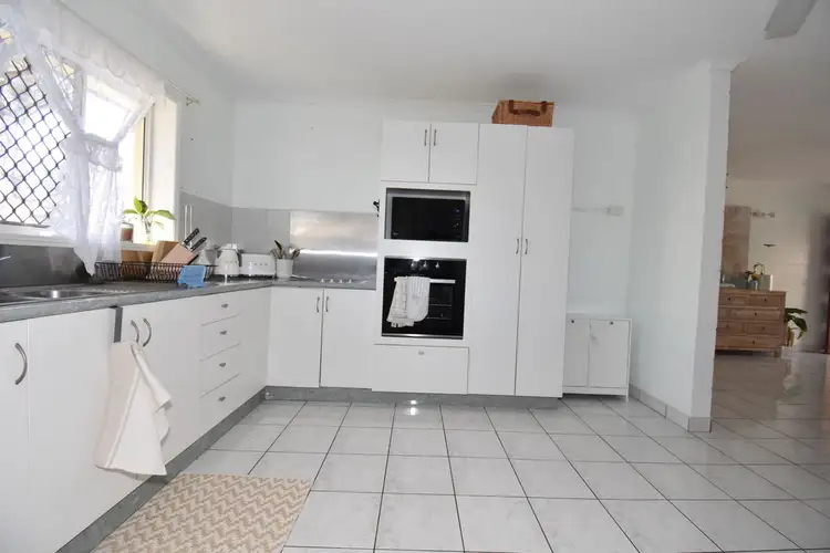 Fourth view of Homely unit listing, 2/15 Keswick Ave, Slade Point QLD 4740