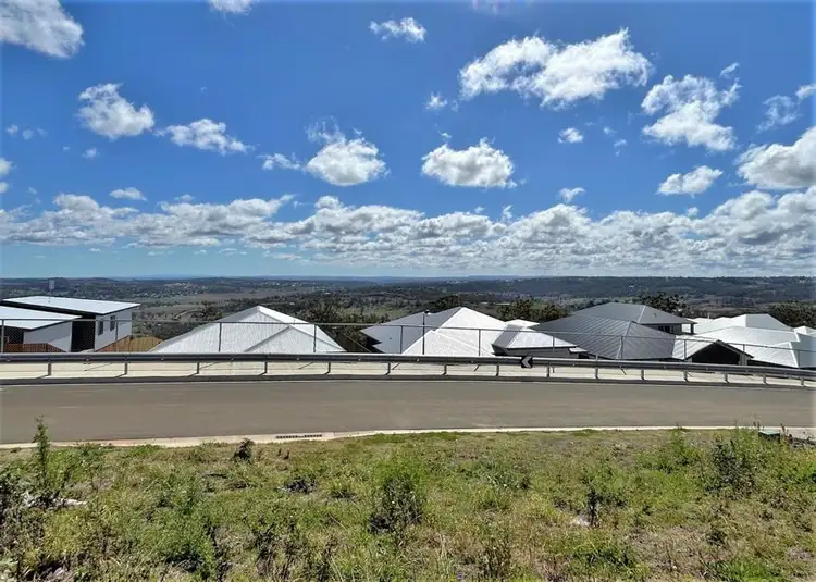 35 Adelaide Street, Cranley QLD 4350