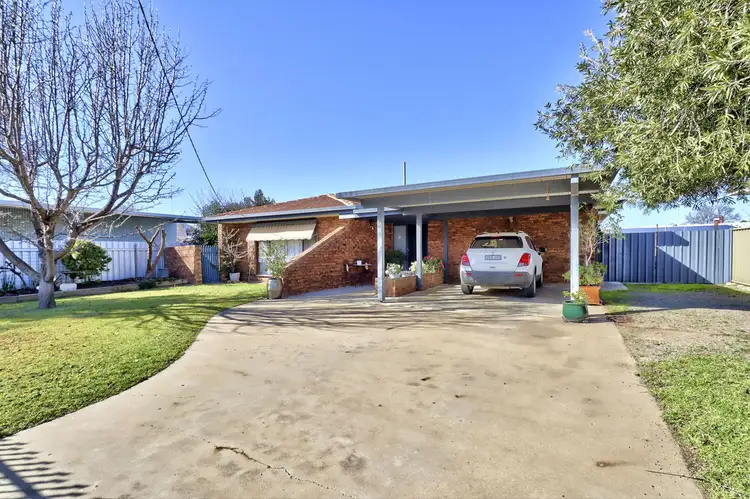 92 Russell Street, Deniliquin NSW 2710