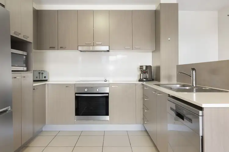 Third view of Homely apartment listing, 17/11 Riding Road, Hawthorne QLD 4171