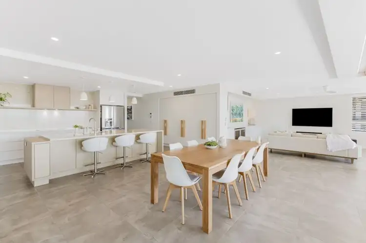 2/810 Pacific Parade, Currumbin QLD 4223