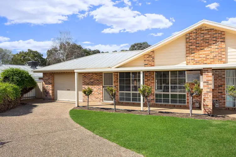 1/8 CANOLA PLACE, Estella NSW 2650
