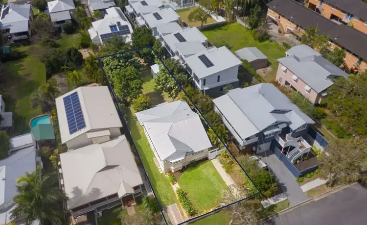 50 Wylie Ave, Coorparoo QLD 4151