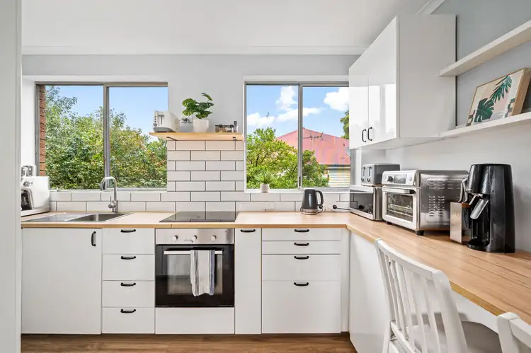 1/8 Blackburn Street