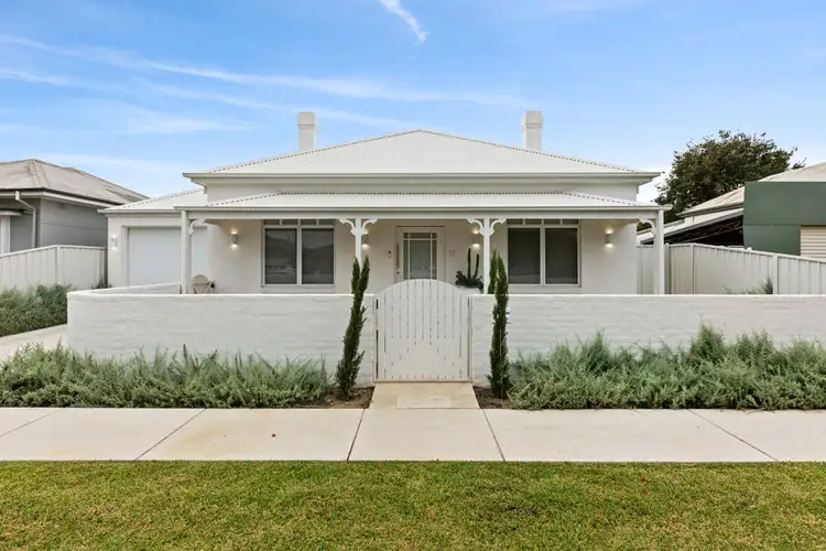 17 EVANS STREET, Wagga Wagga NSW 2650