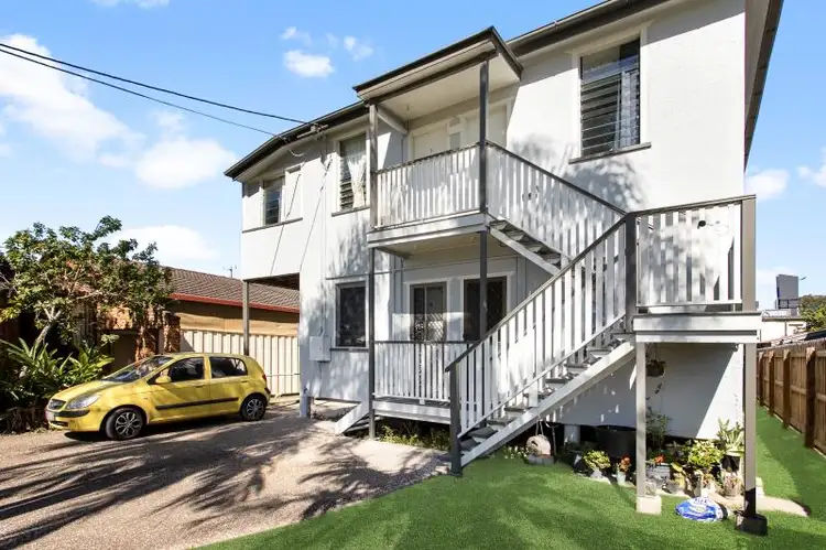 Main view of Homely flat listing, 5 HANDSWORTH STREET, Clontarf QLD 4019