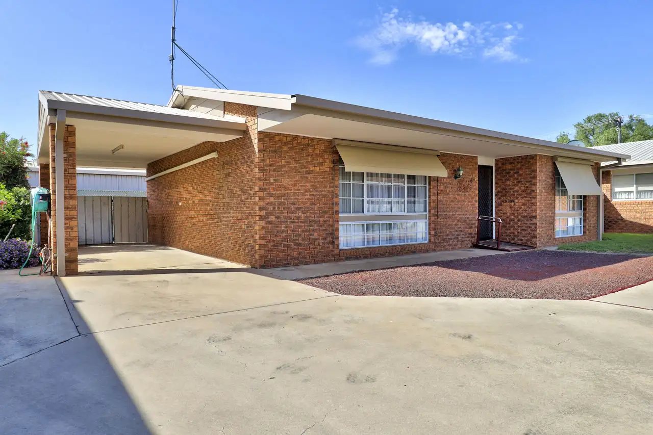 Main view of Homely unit listing, 2/261 Harfleur Street, Deniliquin NSW 2710