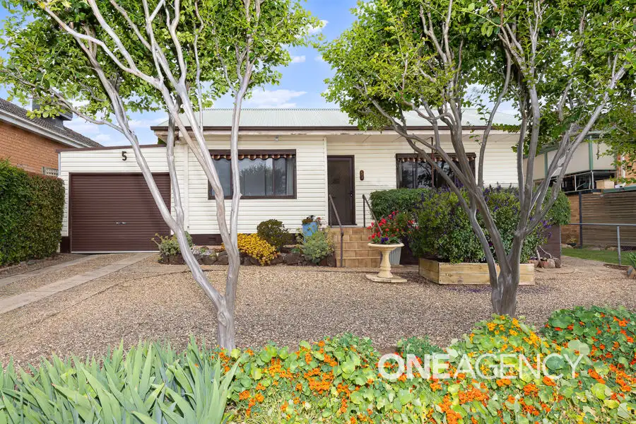 Main view of Homely house listing, 5 KOORA PLACE, Mount Austin NSW 2650