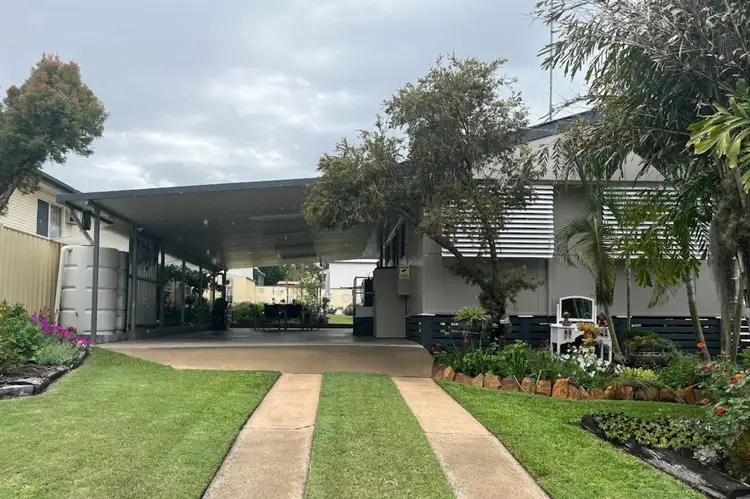 8 Burnham Street, Moura QLD 4718