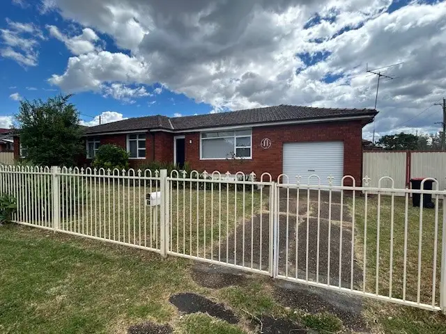 11 Calabro Ave, Lurnea NSW 2170