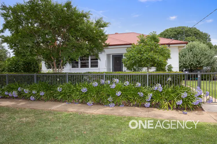 2 CHARLEVILLE ROAD, Turvey Park NSW 2650