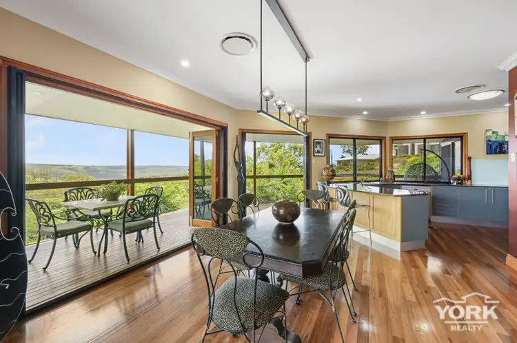 4 Keira Court, Blue Mountain Heights QLD 4350