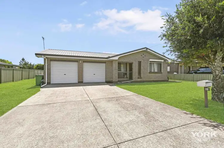 19 Bischof Street, Wilsonton Heights QLD 4350