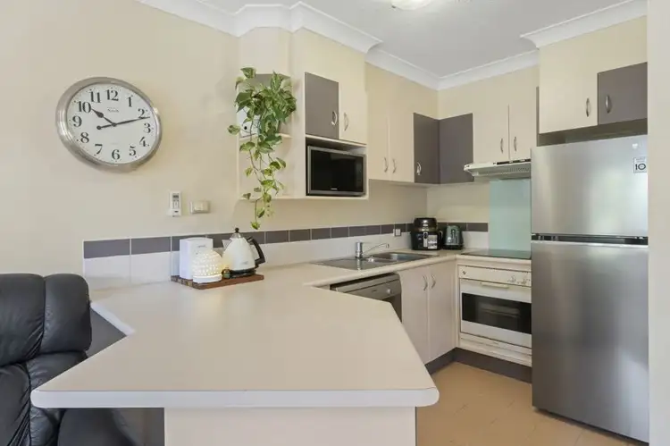 2/57 Worendo Street, Southport QLD 4215