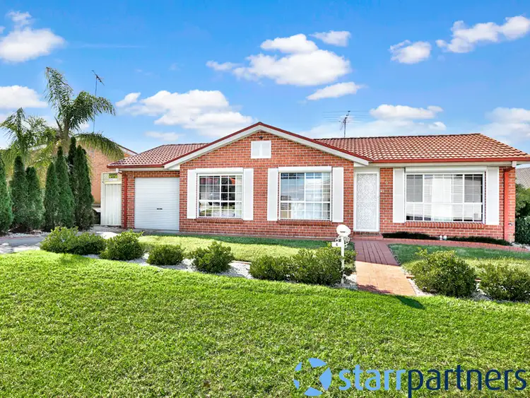 4 Osburn Pl, St Helens Park NSW 2560