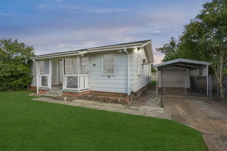 20 Tangaloa Crescent, Lethbridge Park NSW 2770