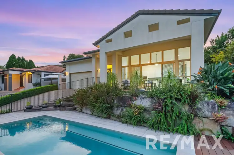 4 Tinaroo Court
