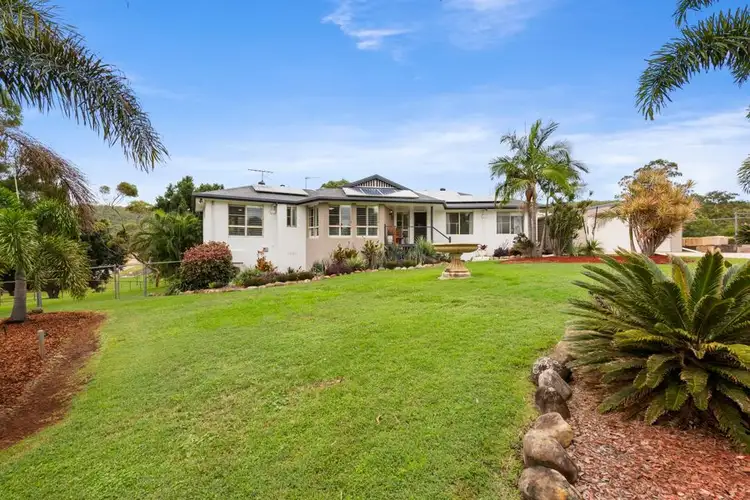 17 Debra Street, Withcott QLD 4352