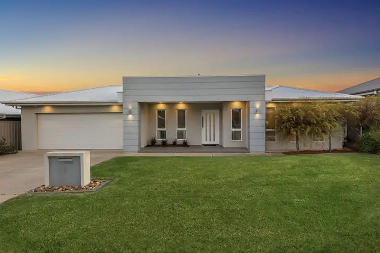 5 WARAMBEE STREET, Glenfield Park NSW 2650