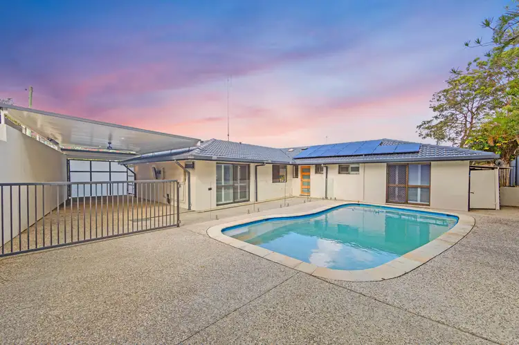 8 Daniel Crescent, Ashmore QLD 4214
