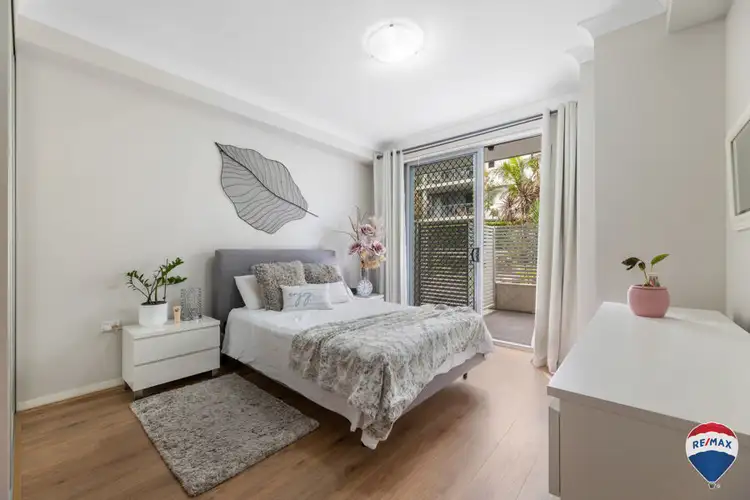 6/8D Myrtle Street