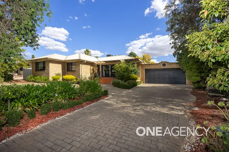6 LANSDOWNE AVENUE, Lake Albert NSW 2650