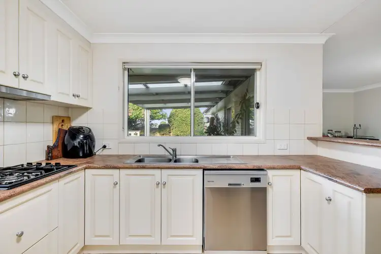 Fifth view of Homely house listing, 10 Buckle Court, Middle Ridge QLD 4350