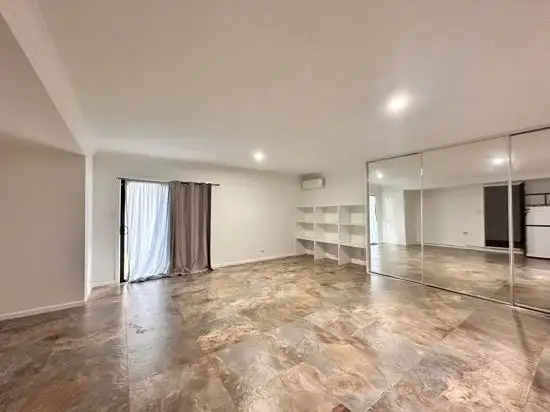 4 Raffin Crescent, Calamvale QLD 4116