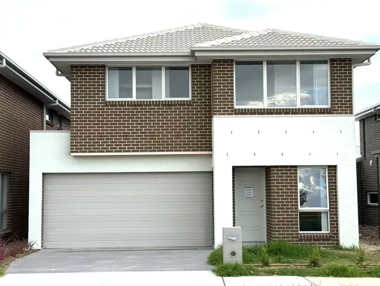8 Massey Street, Oran Park NSW 2570