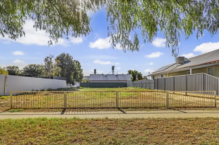 99 Edwardes Street, Deniliquin NSW 2710