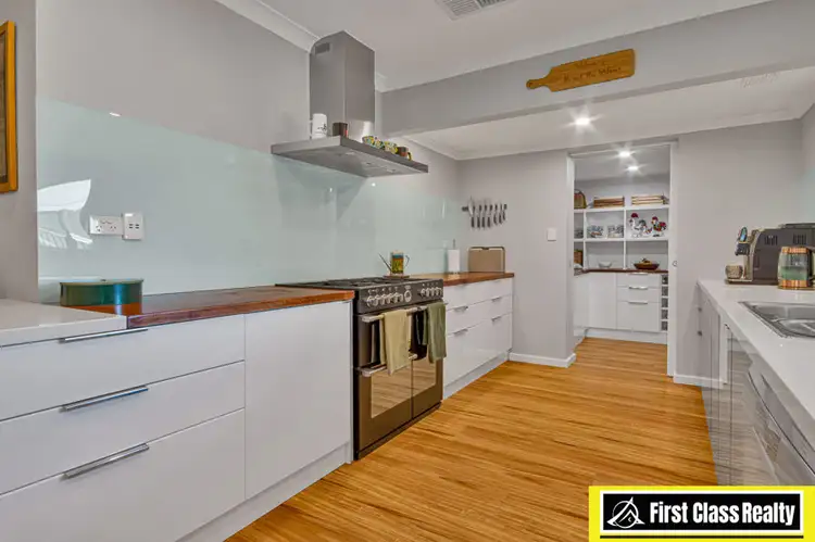 4 Caroline Green, Marangaroo WA 6064