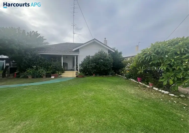8 Strickland Street, Bunbury WA 6230
